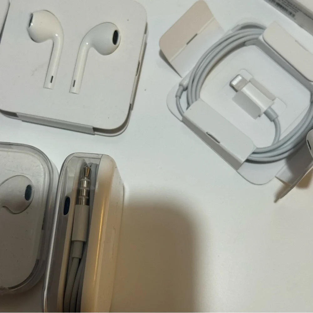 Apple premium earbuds